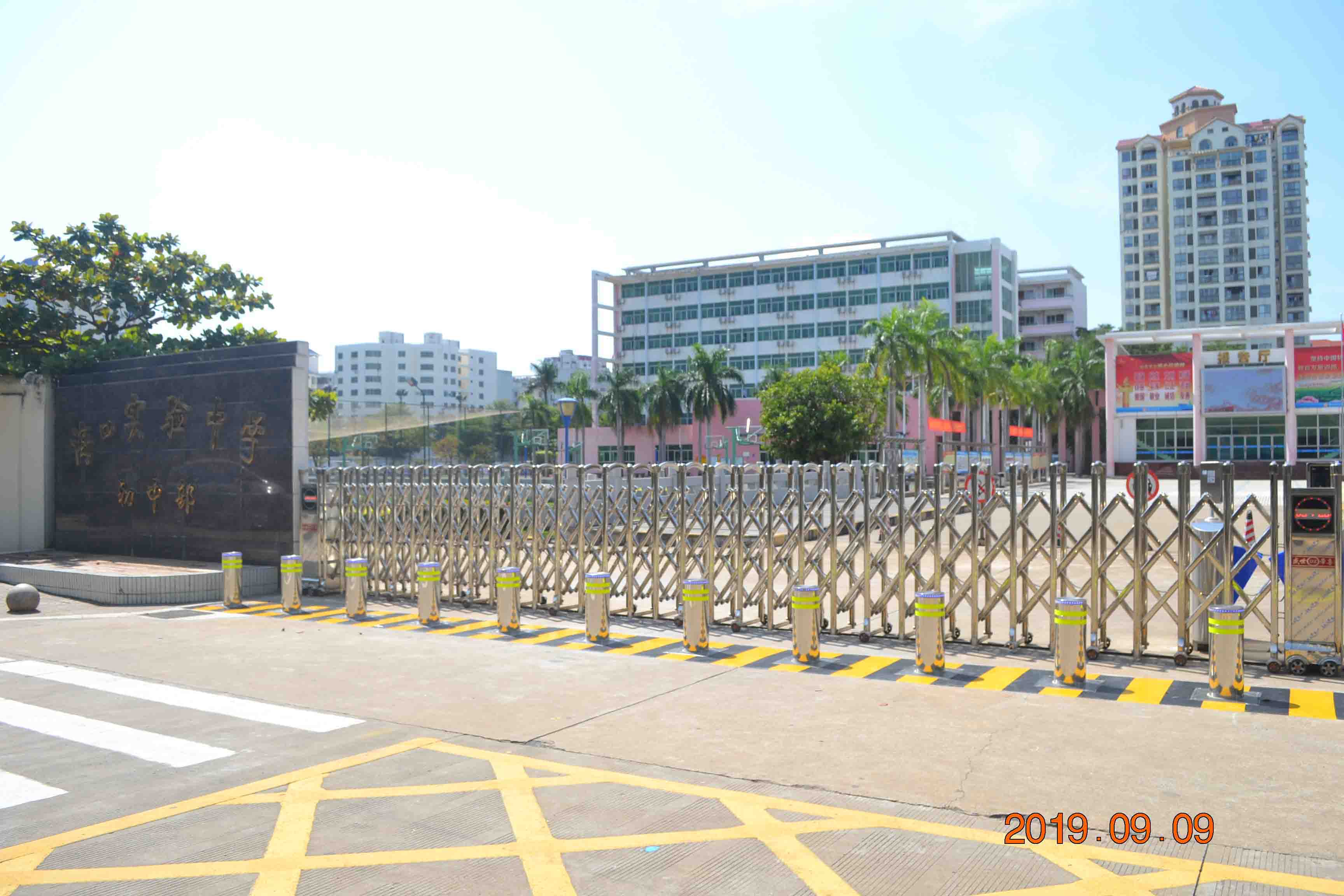 ?？趯?shí)驗(yàn)中學(xué)防沖撞設(shè)施工程